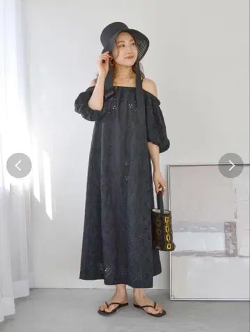 컷워크 레이스 오프숄더 원피스