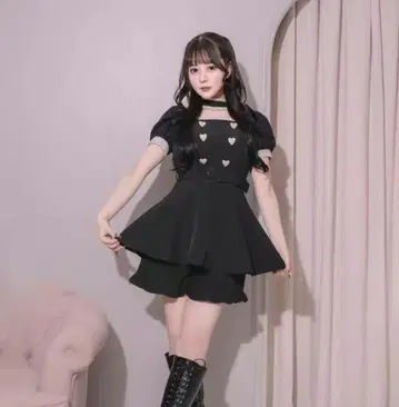 PIUM 초커 프릴 하트 버튼 셋업 블랙
