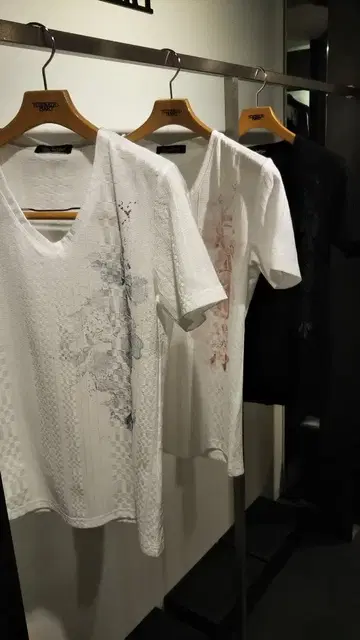 꽃무늬 프린트 V넥 티셔츠 2종 세트