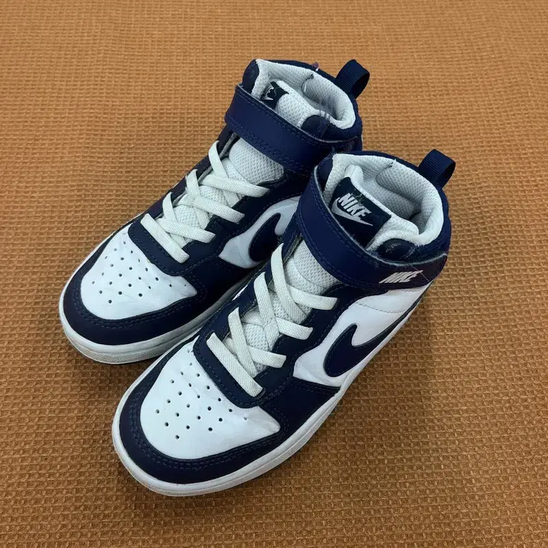 Nike Kids' Court Borough Mid 2 Sneakers Shoes 185 G05545