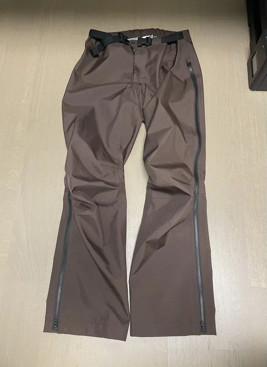 [46] GR10K Arc Pants Brown