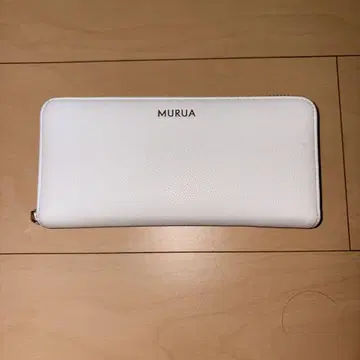 MURUA 화이트 장지갑
