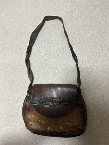 BAG112 70년대 빈티지 가죽 숄더백 1970년 제작 카빙