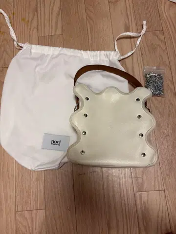노리 에노모토 마르디 마틴 / 아이보리