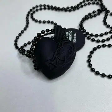블랙 하트 모양 목걸이 2023년 제작