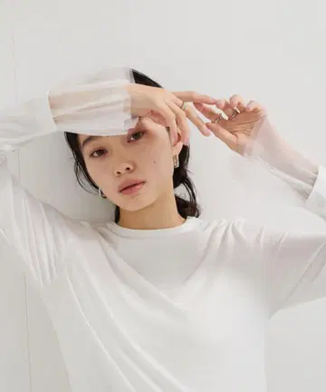 LE CERCLE par rope' 튤 커프스 컷 풀오버