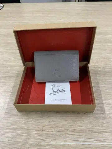 크리스찬루부탱 명함지갑 그레이 최종 가격 인하