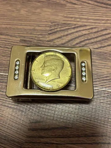 골드 코인이 달린 벨트 버클 1989년
