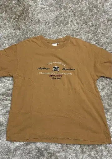 MOUSSY 프린트 반팔 티셔츠 브라운