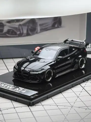1/64 STREET WEAPON BMW M4 카본 블랙 미니카