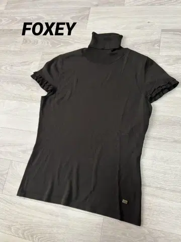 FOXEY 폭시 프렌치 슬리브 터틀넥 티셔츠 40