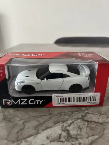 닛산 GT-R R35 RMZ 시티 화이트 스포츠카 1:32