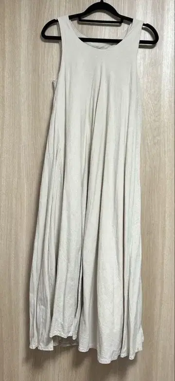 슬리브리스 롱 원피스