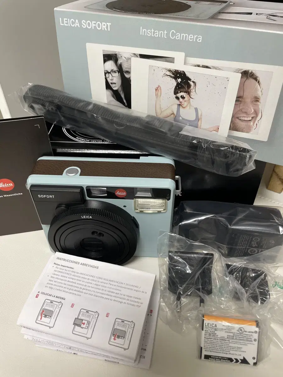 Full Box) Leica Sofort 1 (Mint) Instant Camera