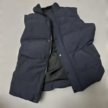 네이비 다운 베스트 오렌지 스티치