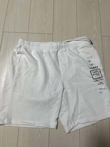 RVCA 화이트 숏 팬츠