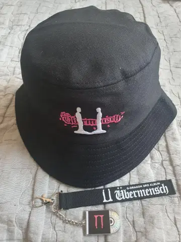 GDRAGON UBERMENSCH 버킷 햇과 키링