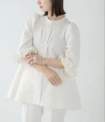 Fit more 핏 모어 볼륨 프릴 슬리브 블라우스 화이트