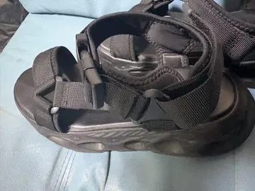 블랙 스포츠 샌들 조정 가능