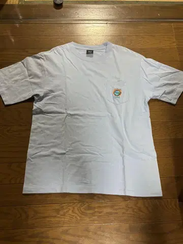 HUF M 라이트 블루 티셔츠