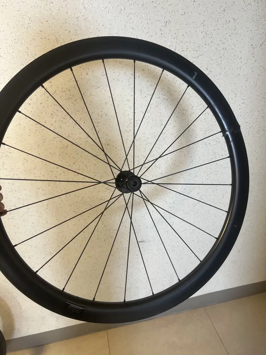 Giant slr1 42mm Rear Wheel - Read Description