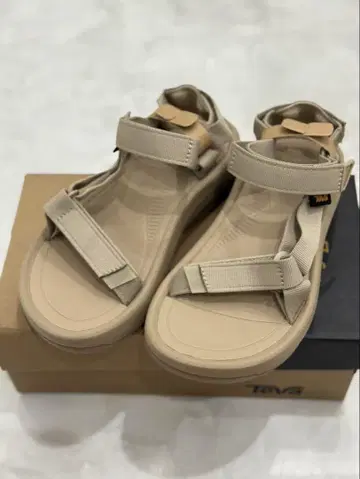 Teva 베이지 스포츠 샌들