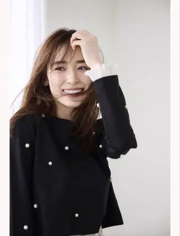 아푸와이저 리셰 소매 프릴 펄 티셔츠