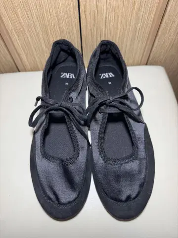 미사용 자라 발레 스니커즈