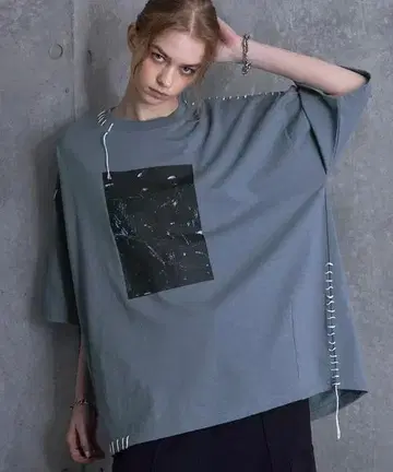 SERACE 핸드 스티치 루즈 그래픽 반팔 티셔츠 M 사이즈