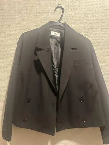 Loose 블랙 숏 테일러드 자켓