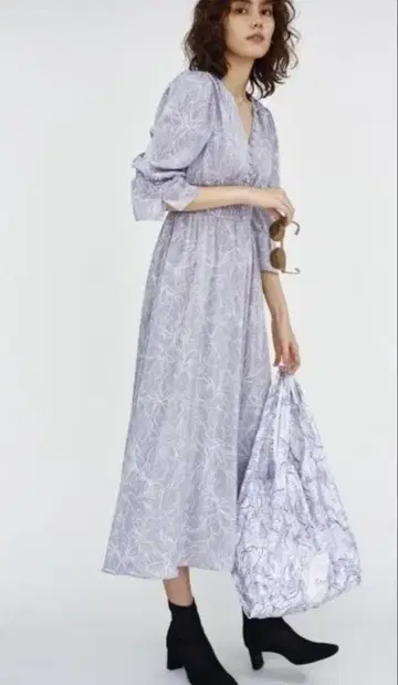스나이델 snidel 라인 플라워 허리 개더 원피스 택 포함 새상품