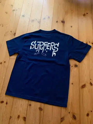 SURFERS 하나이 유스케 포켓 티셔츠 네이비