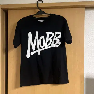 MOBB 블랙 티셔츠