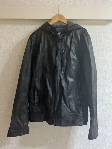 후드 부착 블랙 가죽 아우터