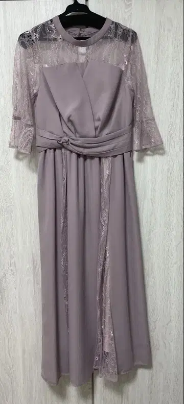 뷔스티에풍 하이넥 레이스 결혼식 원피스