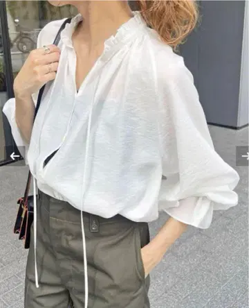 Spick&Span 프릴 칼라 볼륨 슬리브 블라우스 시로