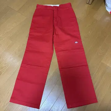 디키즈 빨간색 치노 팬츠 사이드 포켓 부착