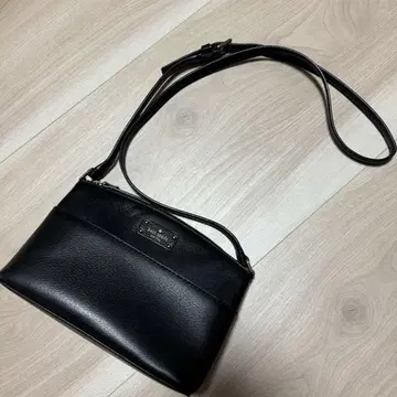 새상품급 kate spade 블랙 가죽 숄더백