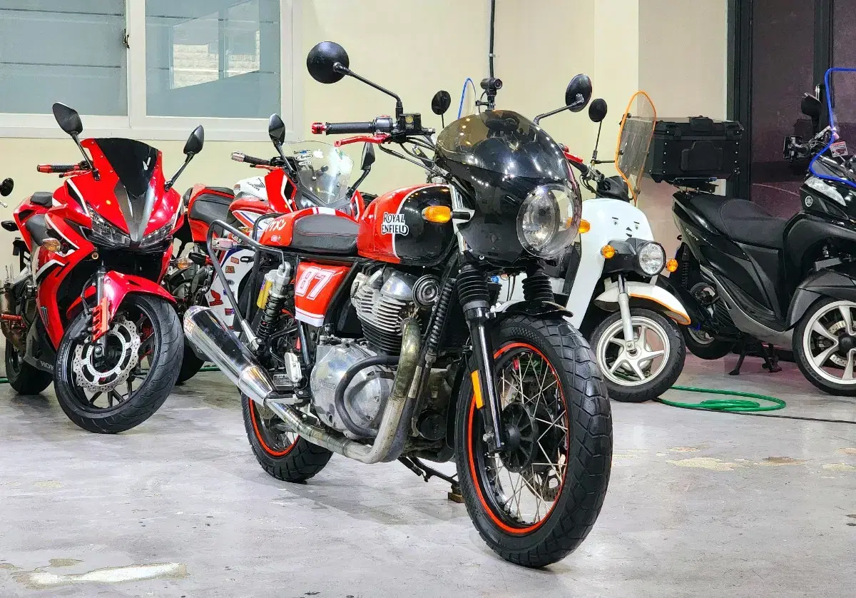 Year 20. Royal Enfield Interceptor 650. abs.