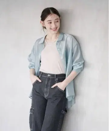 스트라 잡지 게재 백 리본 시어 셔츠