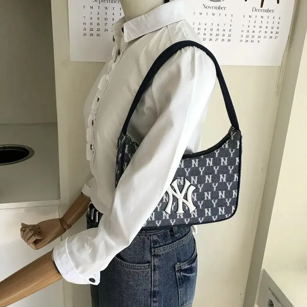 MLB MLB Yankees Hobo Bag on Bunjang Global Site.