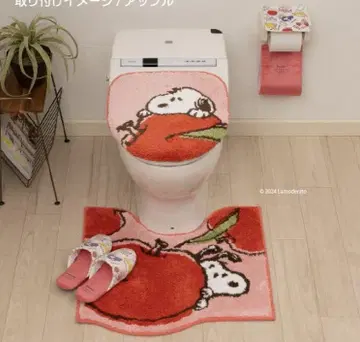 25일까지 세일 레드 색상 PEANUTS 스누피 화장실 매트 세트 새상품