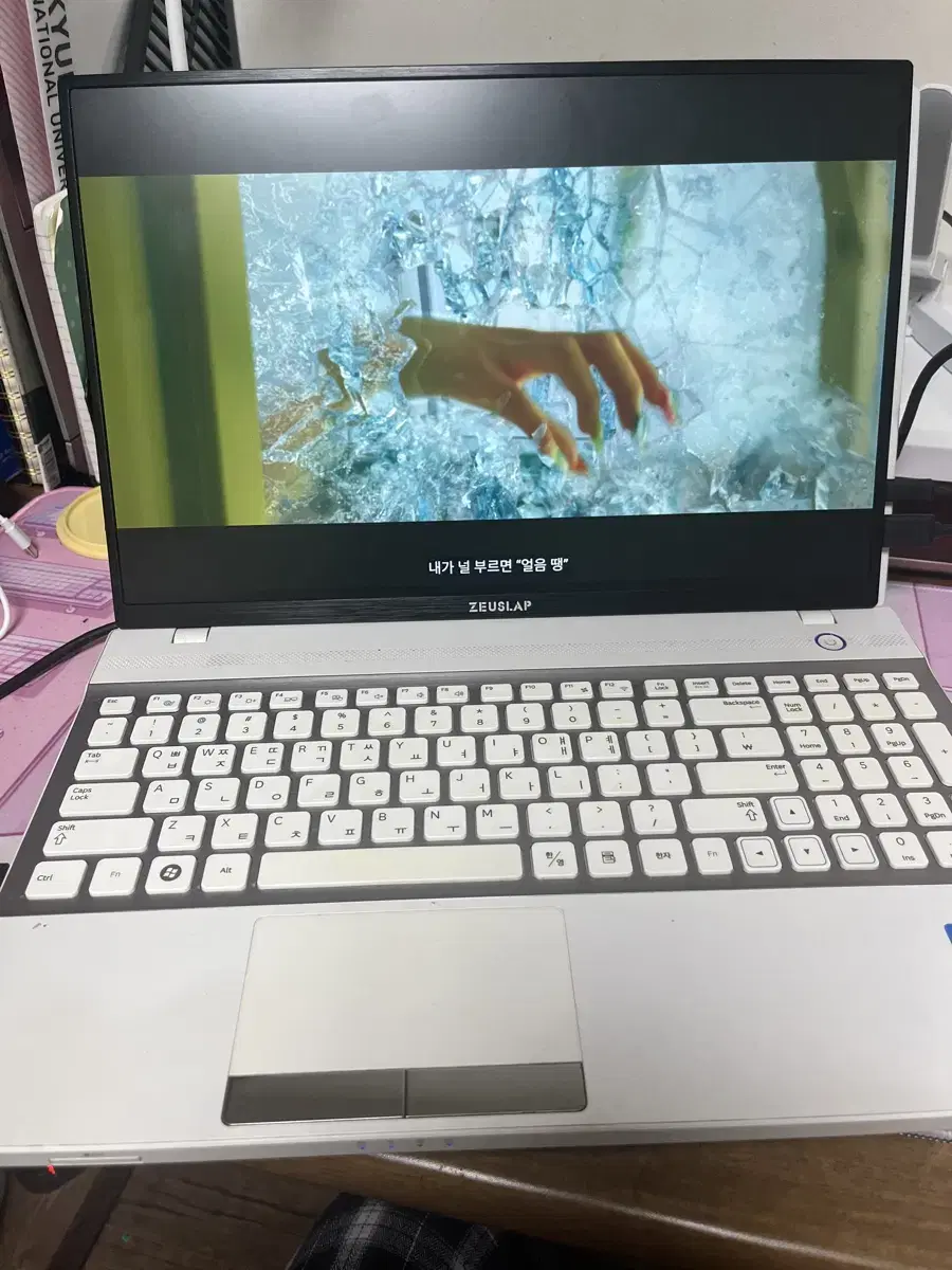 제우스랩 Z16P 16인치 2.5K 144Hz 포터블 모니터
