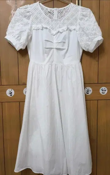 화이트 레이스 퍼프 슬리브 드레스