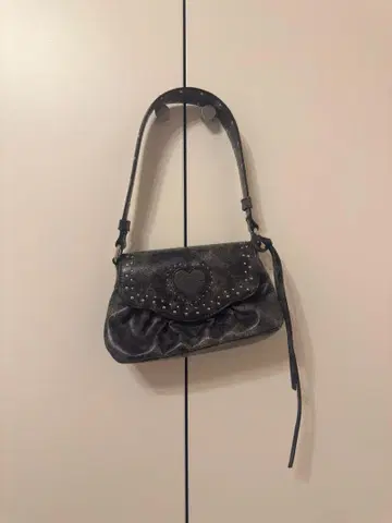 moussy HEART GATHER 스터드 백 완판템