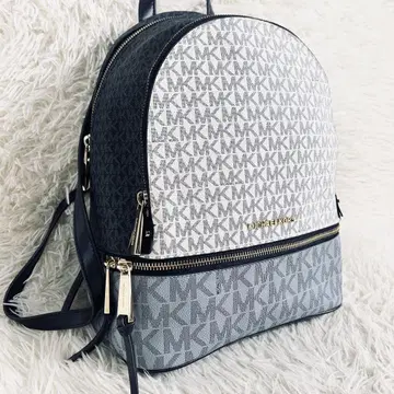 새상품급 마이클코어스 RHEA ZIP PVC 백팩 바이컬러 MK 패턴