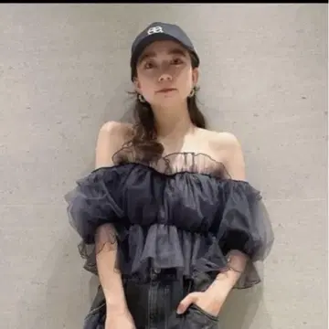 SNIDEL 스나이델 볼륨 개더 프릴 오프숄더 블라우스