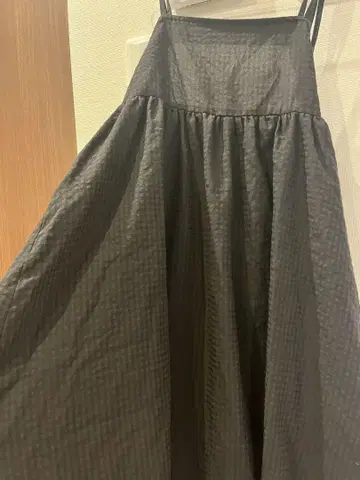 블랙 플레어 스커트 조정 가능한 스트랩