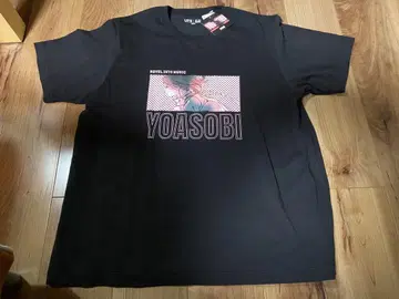 유니클로와 YOASOBI의 콜라보 티셔츠 2XL 사이즈