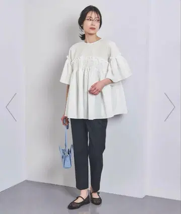 유나이티드 애로우즈 에어리 자카드 셔링 플레어 슬리브 블라우스